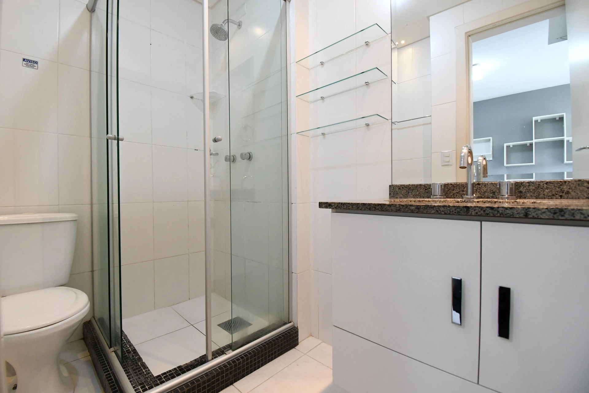 Glass-enclosed balcony in a one-bedroom apartment, 33 m² — photo 21