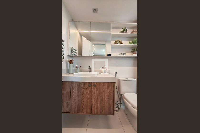 4-bedroom apartment with a glass-enclosed balcony — photo 31