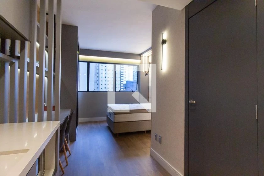 Unfurnished studio with 1 bedroom and 1 bathroom, no parking