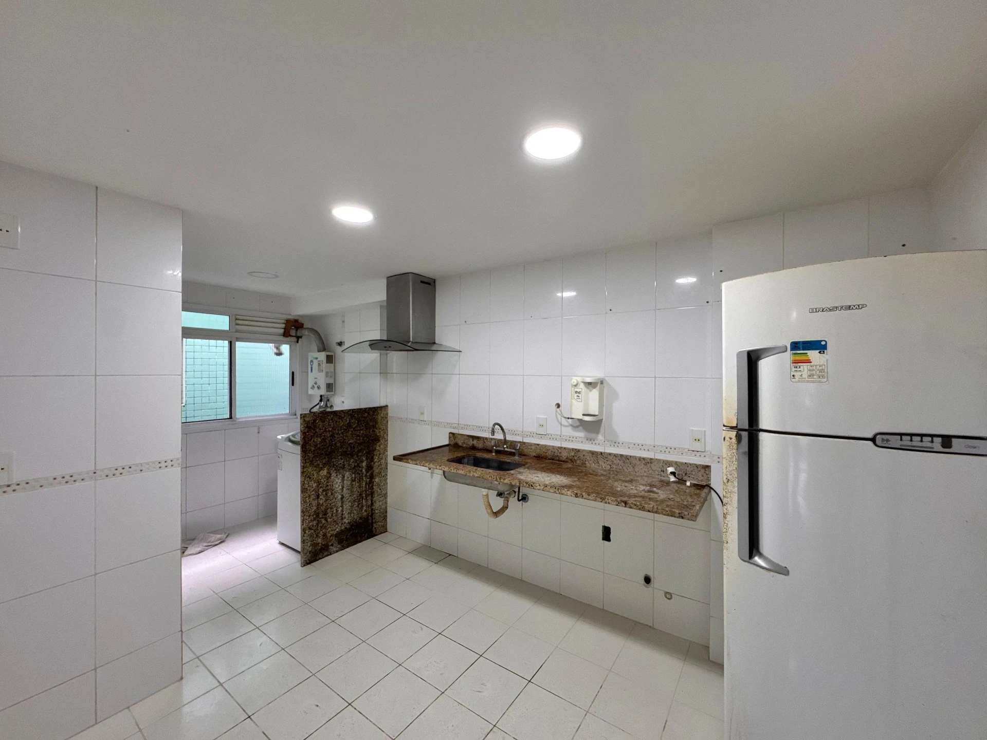 2-bedroom apartment with 2 parking spots and enclosed balcony — photo 36