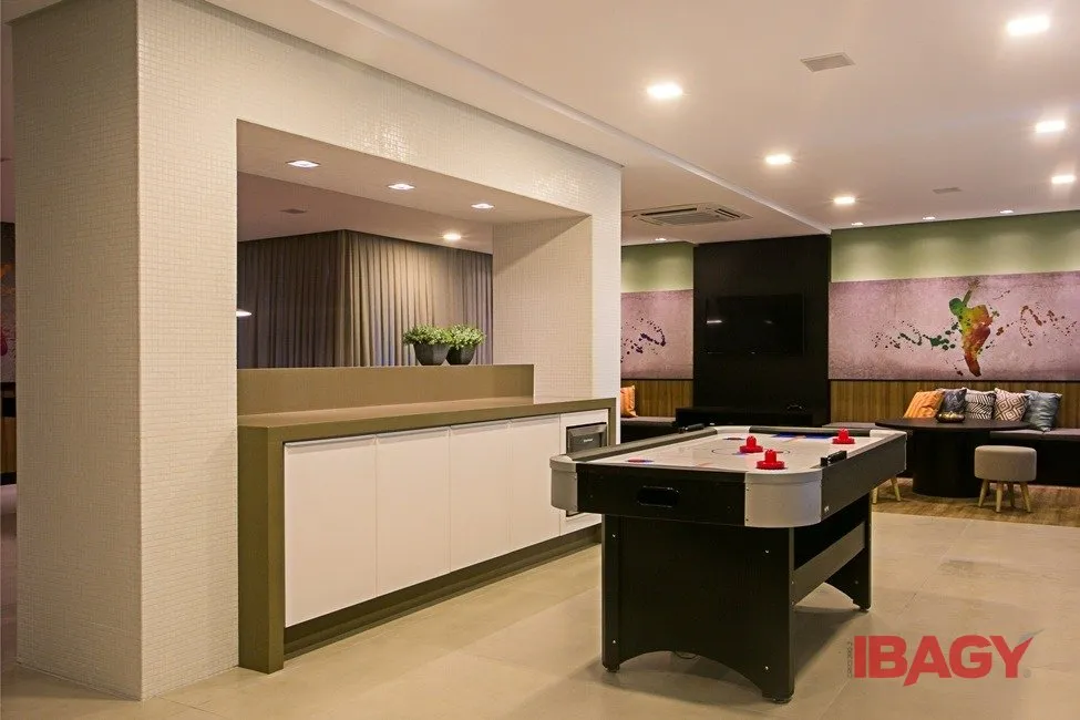 Furnished 2-suite apartment with enclosed balcony — photo 65