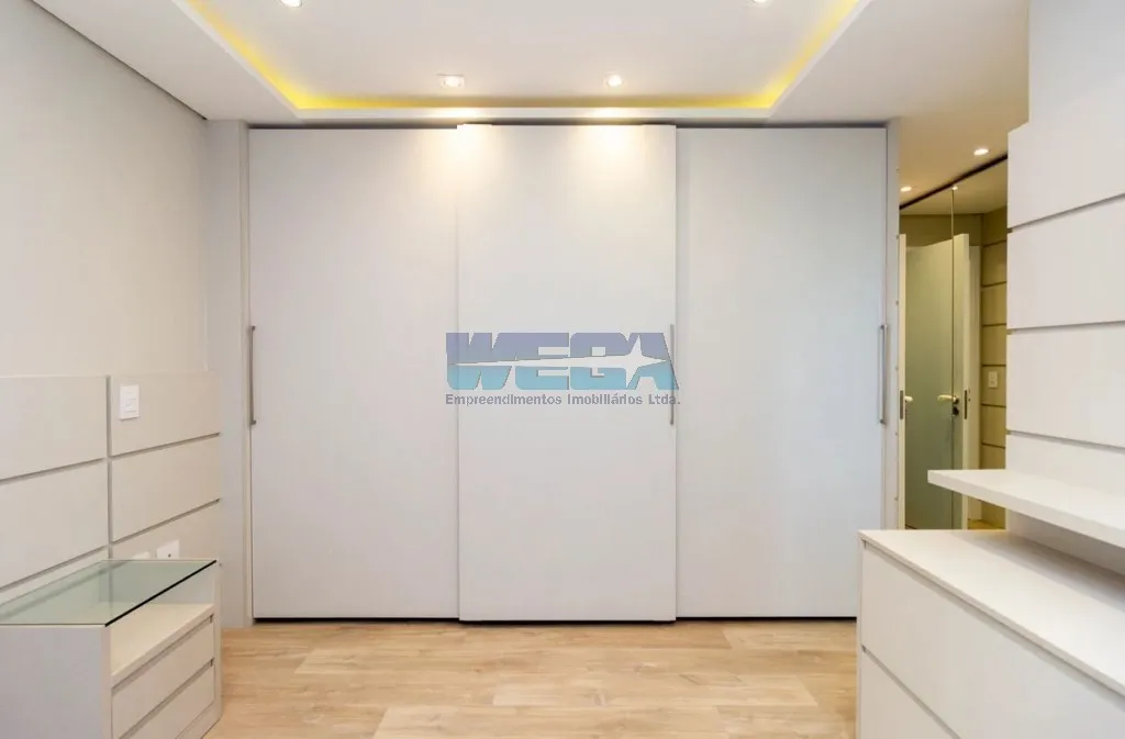 Apartamento com 4 quartos e varanda de vidro fechada — photo 33