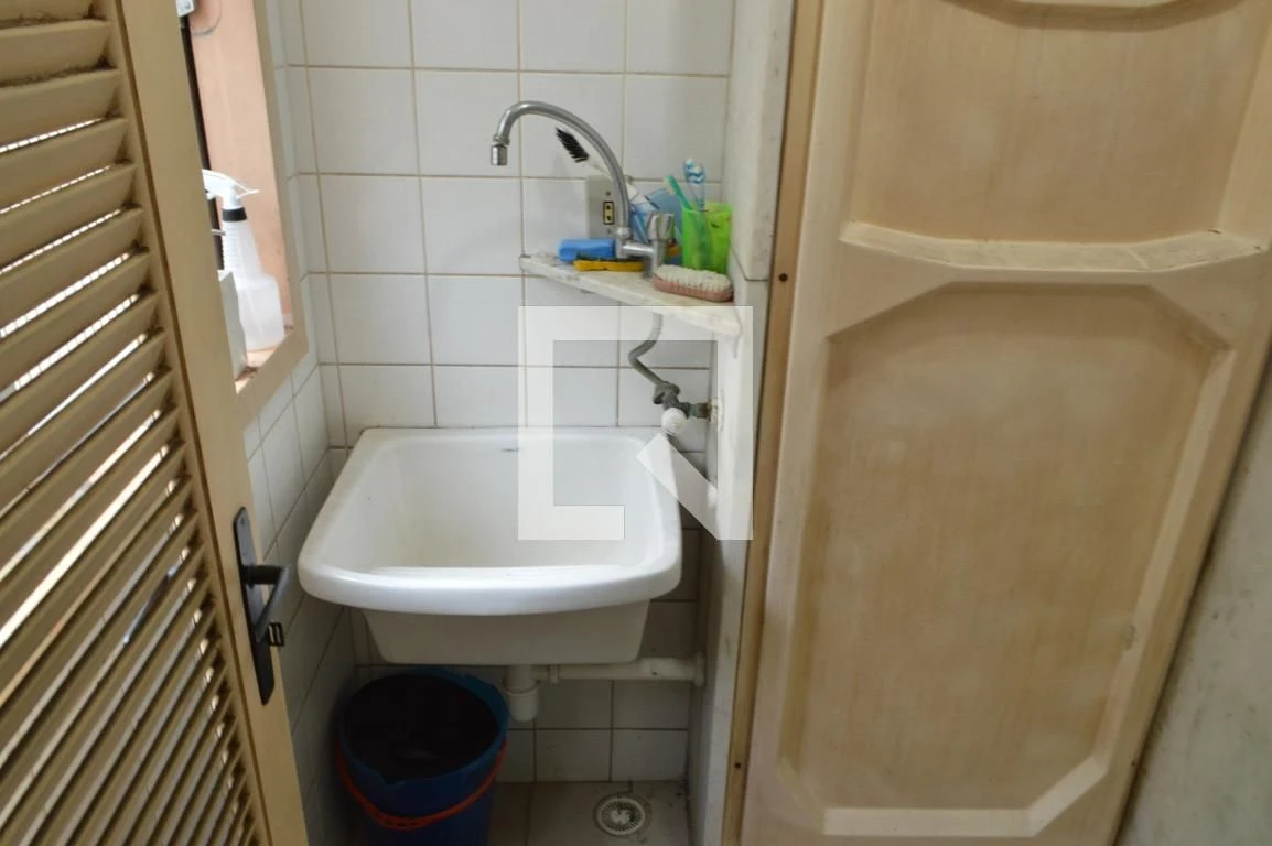 Furnished apartment with 3 bedrooms and a balcony — photo 38