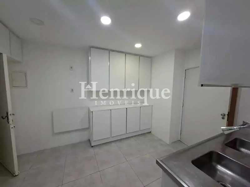 Apartment, 170 m², with wood or laminate floors — photo 6