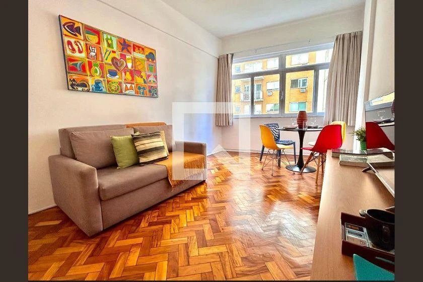 Furnished 1-bedroom apartment with a compact kitchen — photo 3