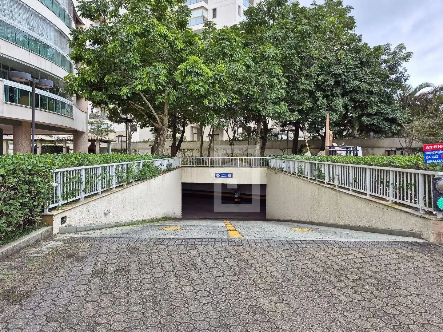 Furnished 235 m² apartment with 4 bedrooms — photo 80