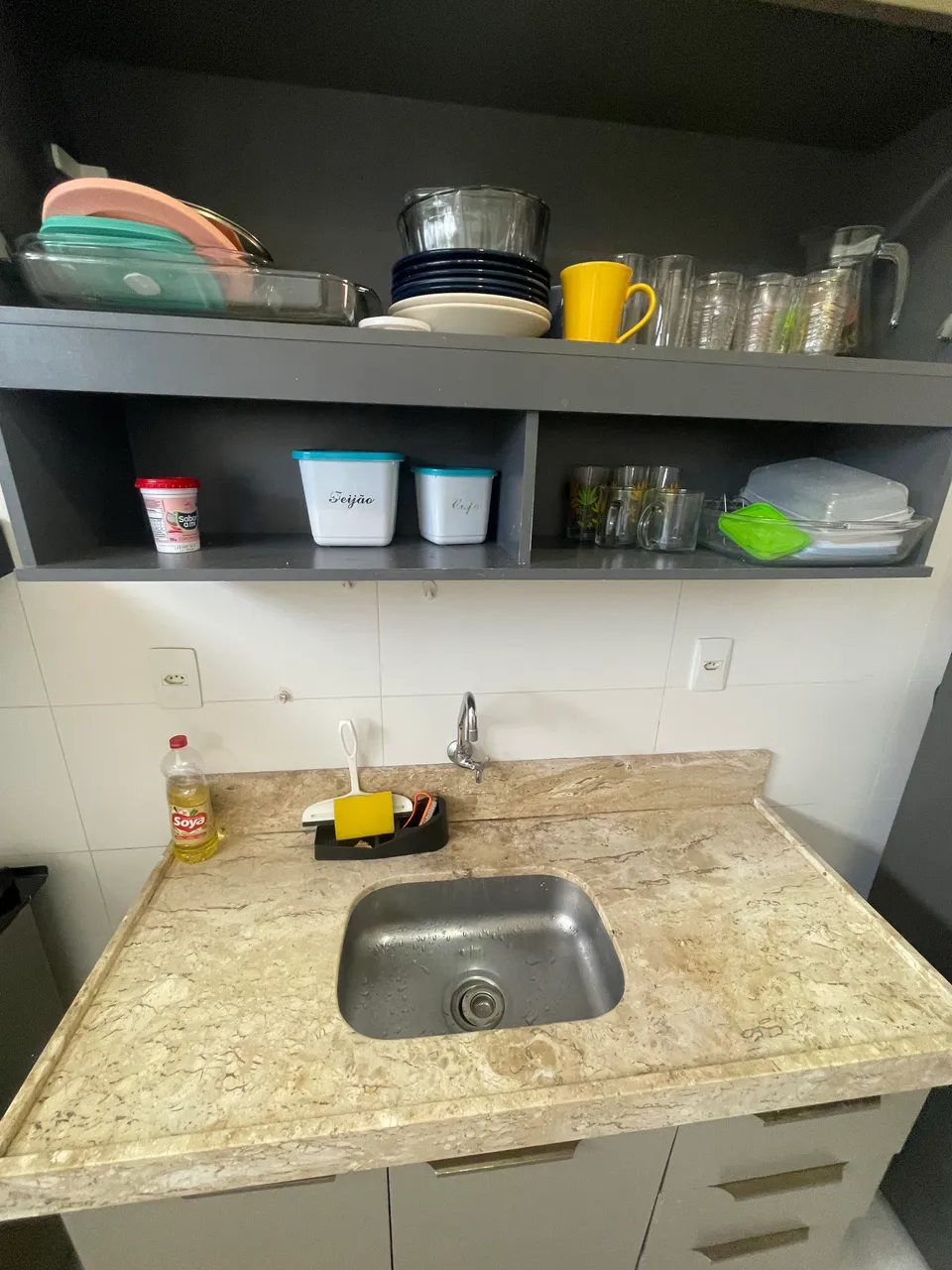 Apartamento mobiliado com 2 dormitórios e cozinha fechada
