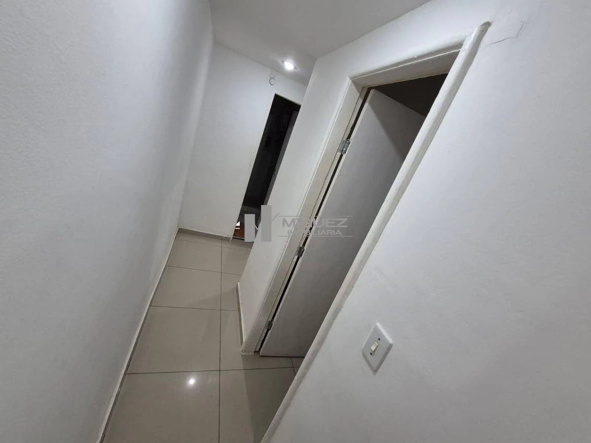 3-bedroom apartment in a building with a gym — photo 13