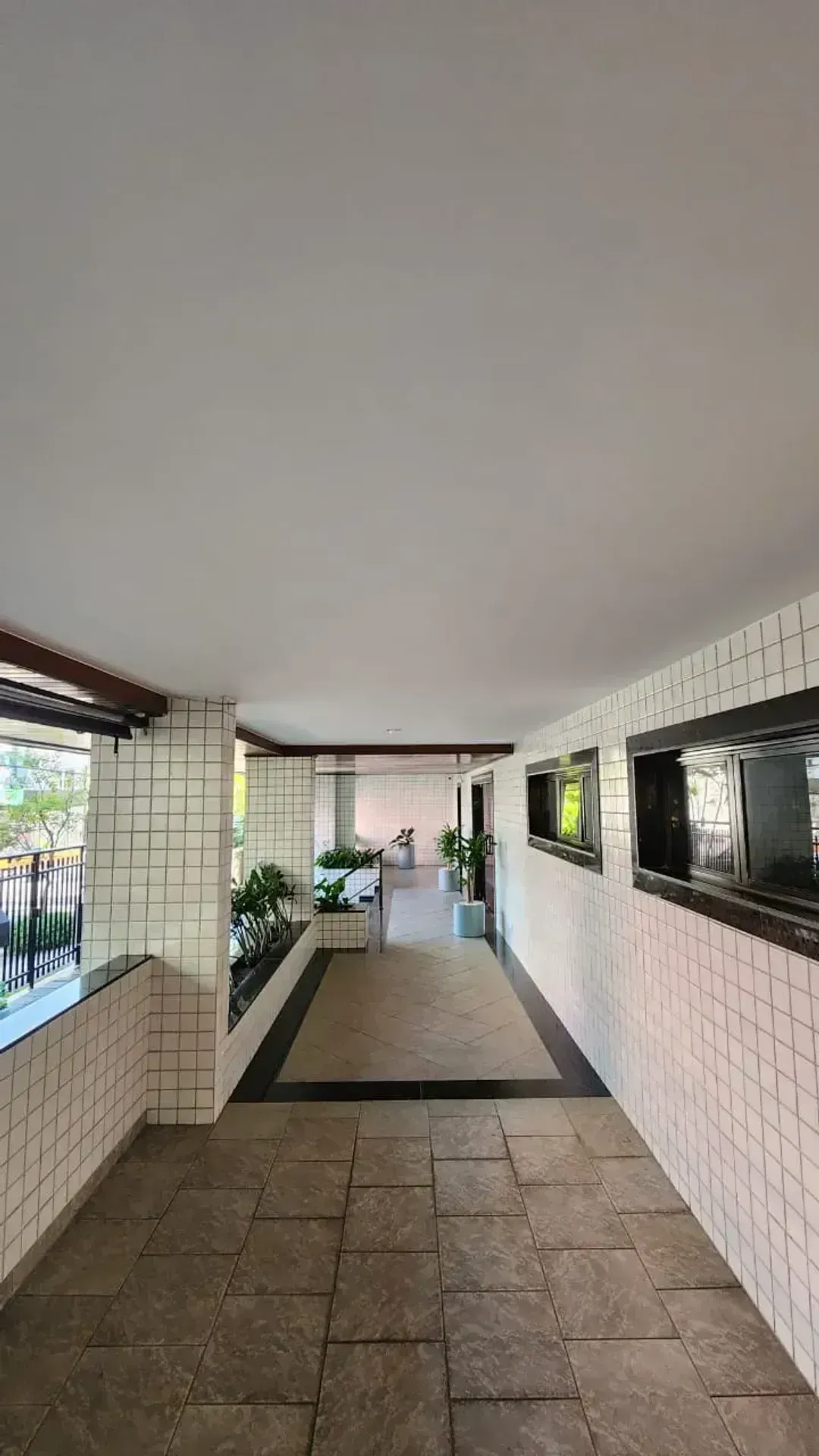 Apartment with 3 bedrooms and a modern open-plan kitchen — photo 34