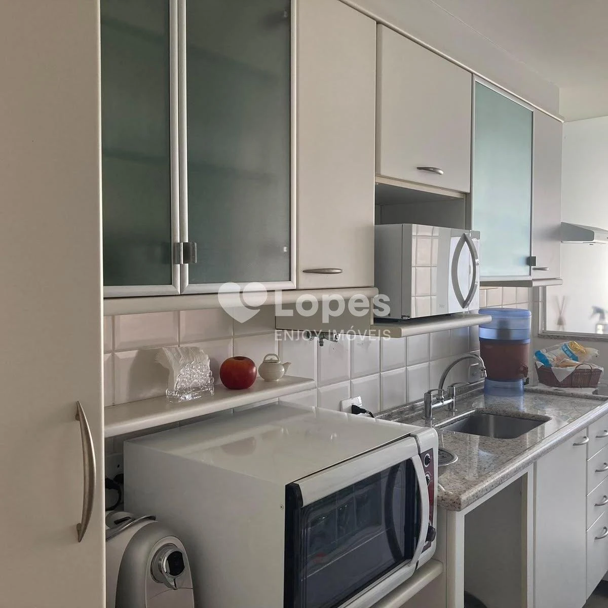Furnished apartment, 96 m², with a glass-enclosed balcony — photo 21