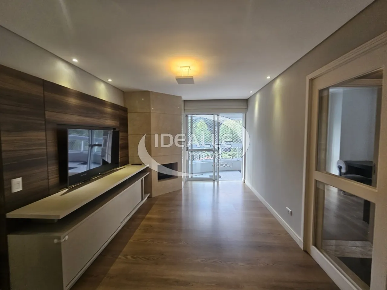 Apartamento de 3 suites con 335 m² y balcón — photo 9