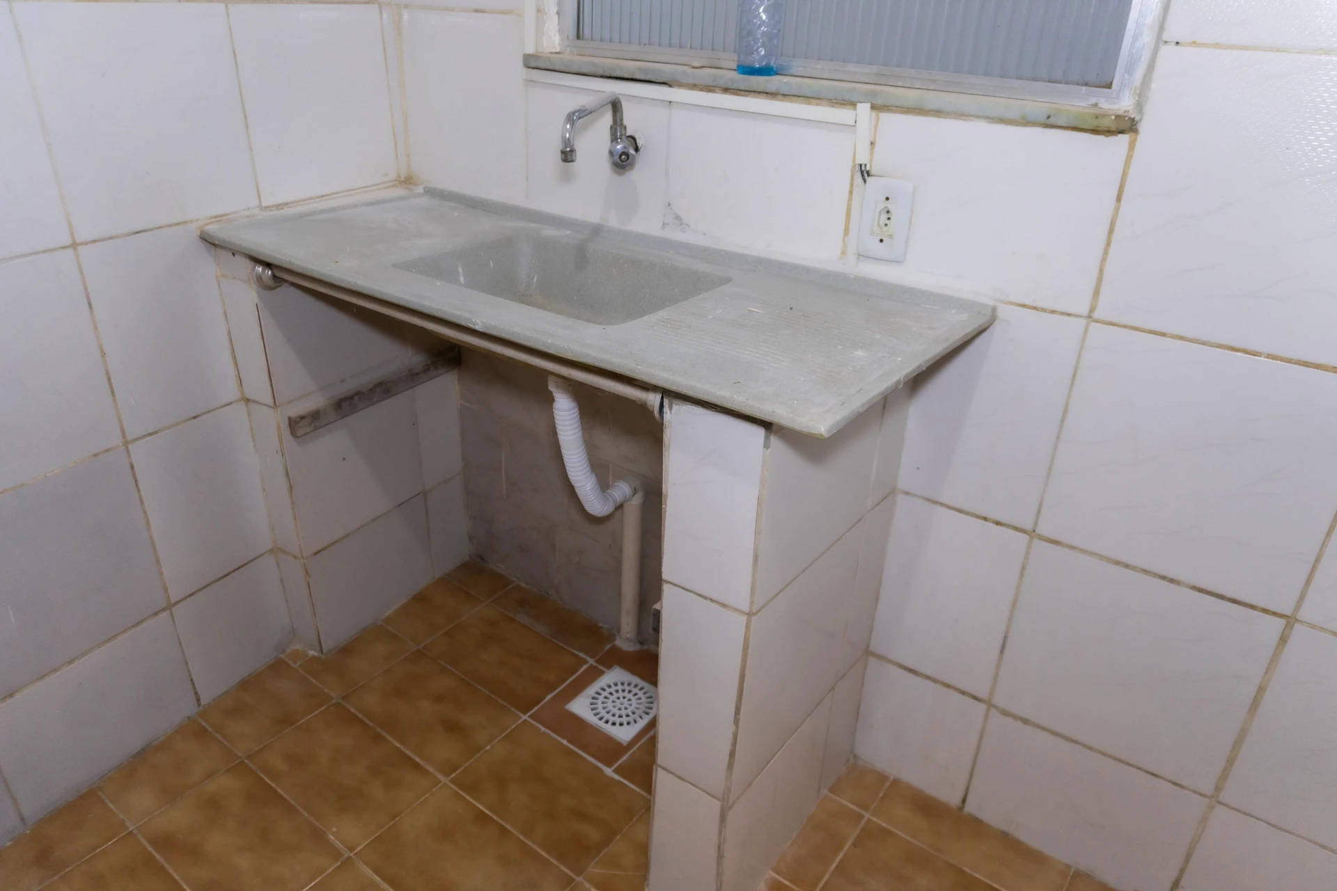 House with 1 bedroom and a separate kitchen — photo 3