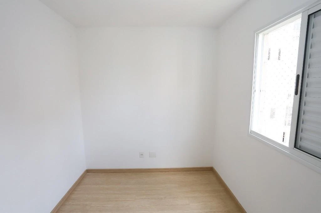 Wood or laminate floors in a 3-bedroom apartment, 62 m² — photo 11