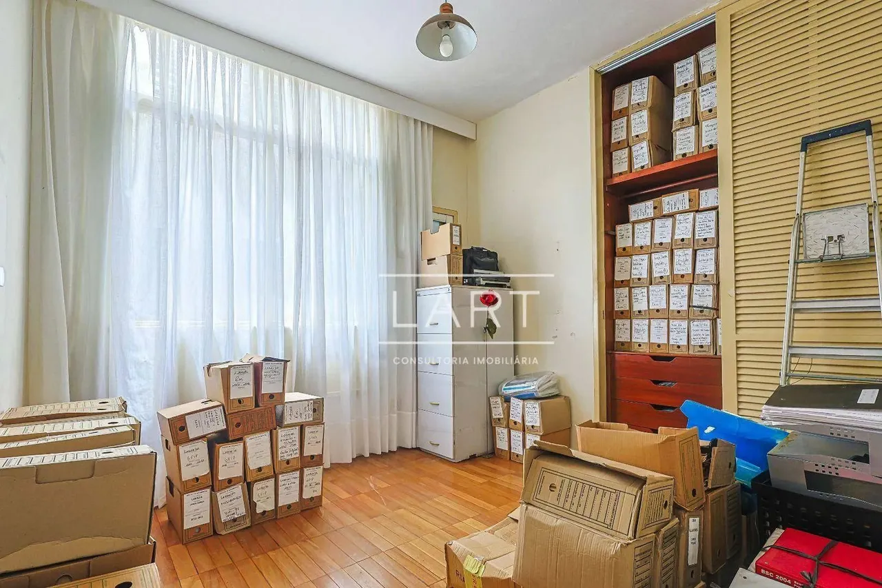 4-bedroom apartment with built-in wardrobes — photo 17