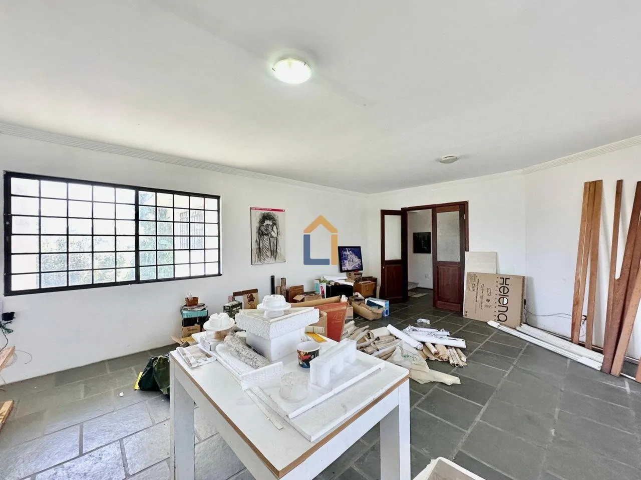 400 m² house with floor-to-ceiling windows and a fireplace — photo 34