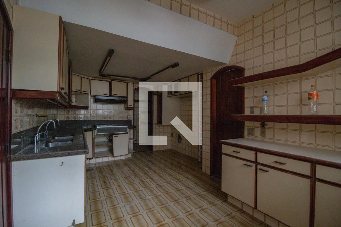 Casa com 4 quartos e 6 banheiros, com cozinha independente — photo 6