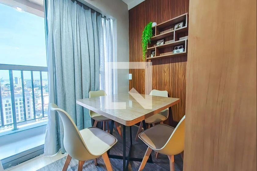 One-bedroom apartment in a building with a gym — photo 12
