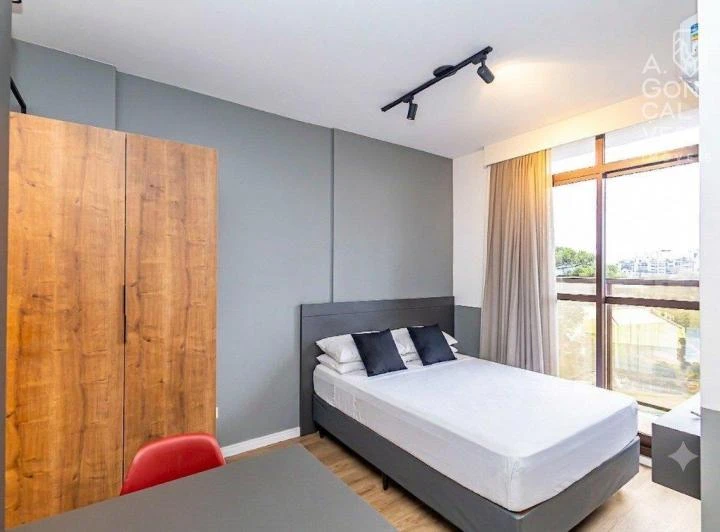 33 m² studio with a glass shower and great upkeep — photo 4