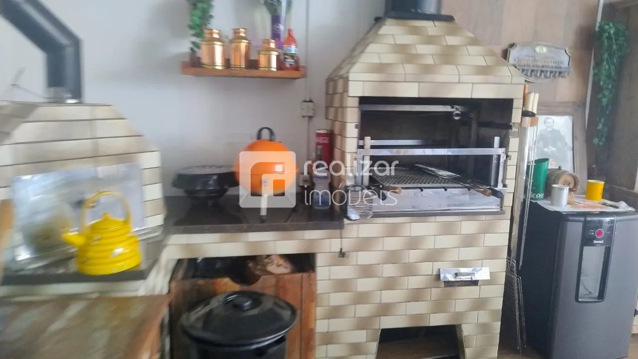 Casa térrea mobiliada com 5 quartos e 5 banheiros