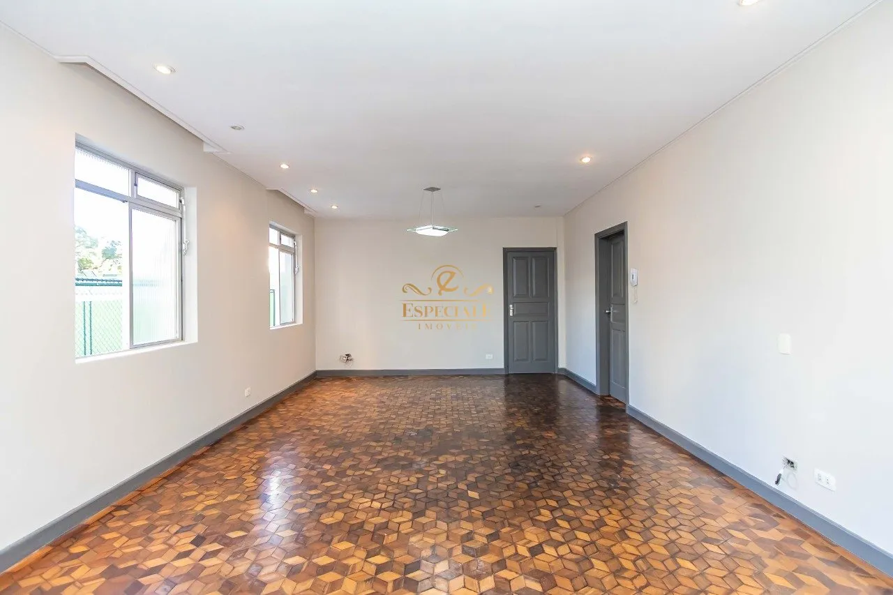 3-bedroom apartment with a closed gas kitchen