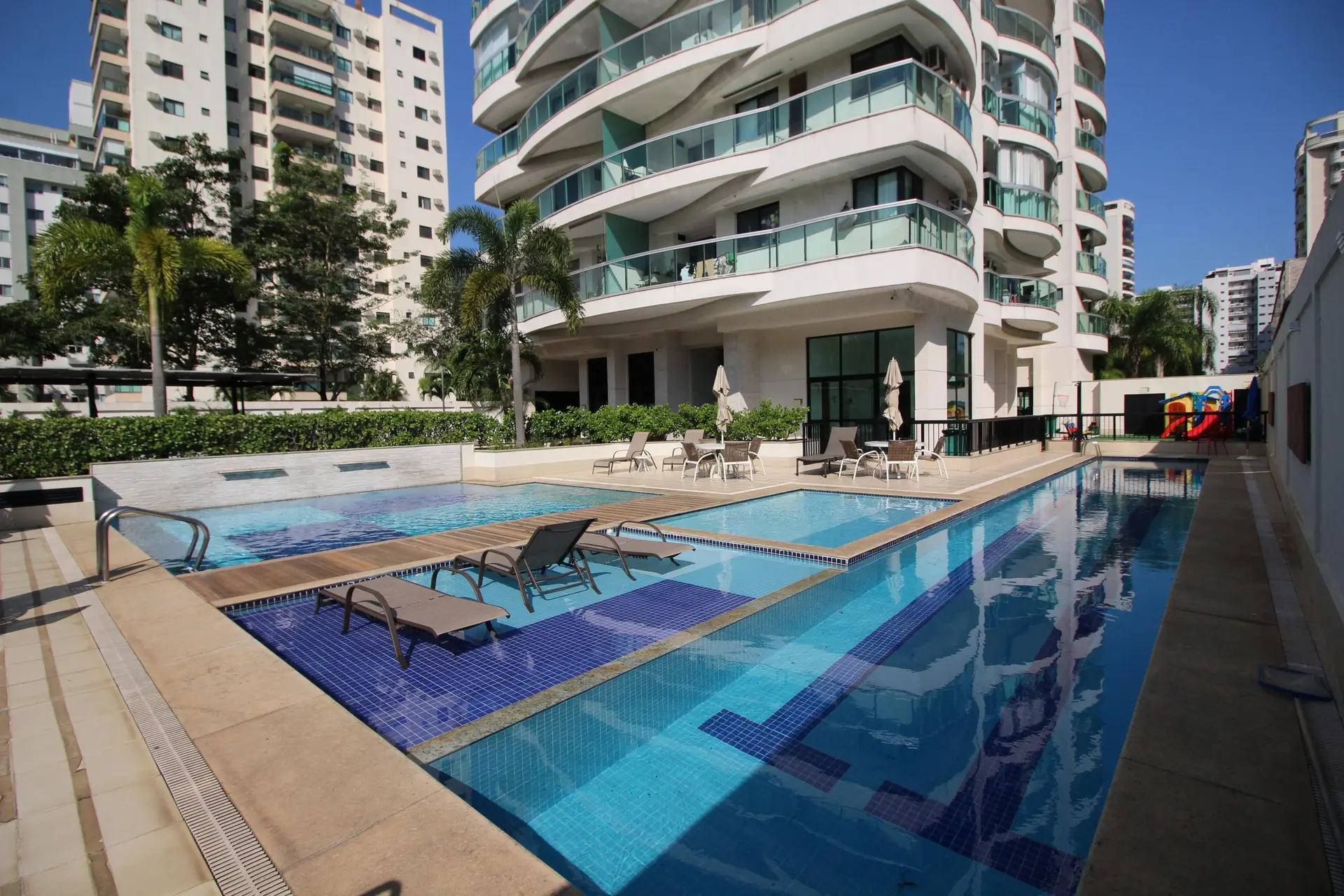 Glass-enclosed balcony in a 3-bedroom apartment, 77 m² — photo 53