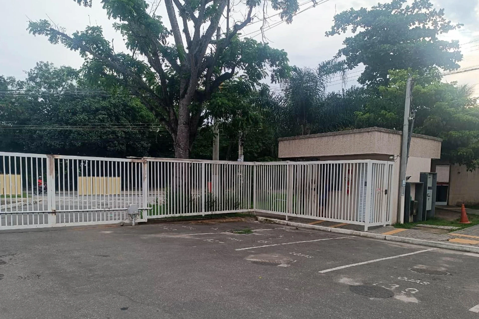 2-bedroom apartment with 1 bathroom, no parking — photo 28
