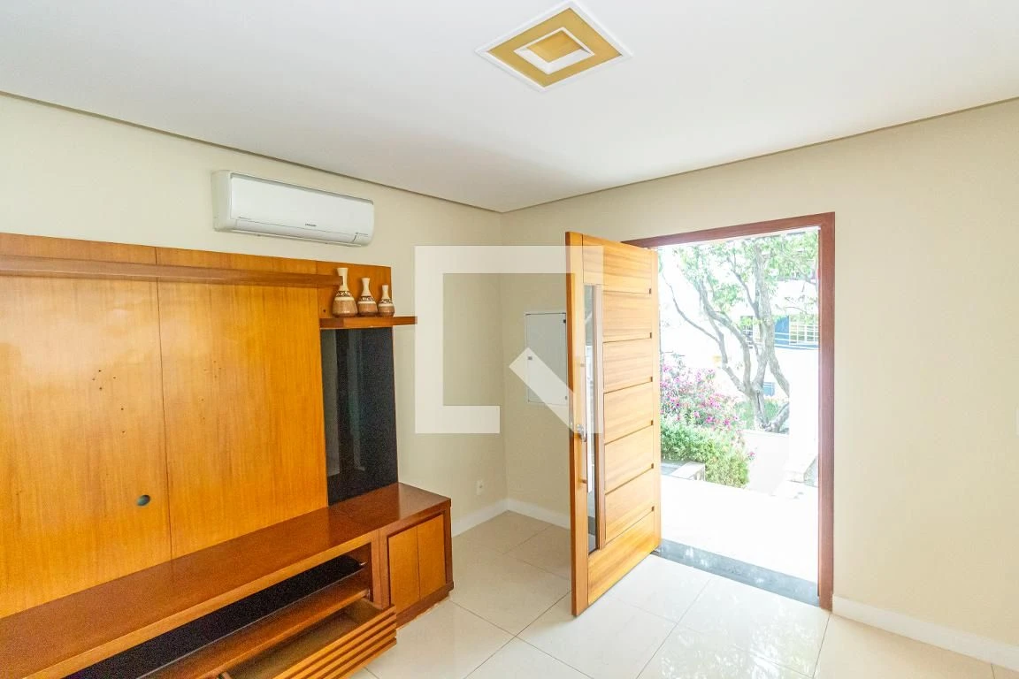 420 m² house with a jacuzzi and a private pool — photo 18