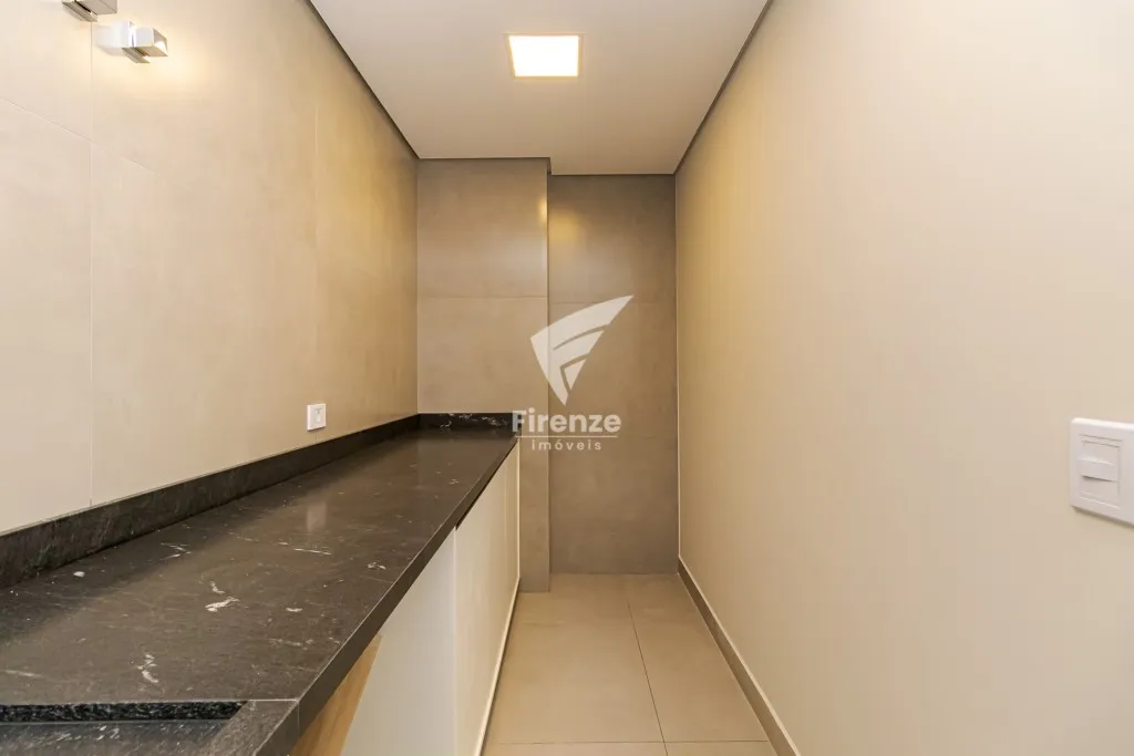 Furnished house with 4 bedrooms and 320 m² — photo 87