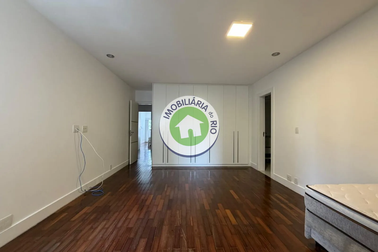 Apartment with 4 bedrooms and 5 bathrooms — photo 7