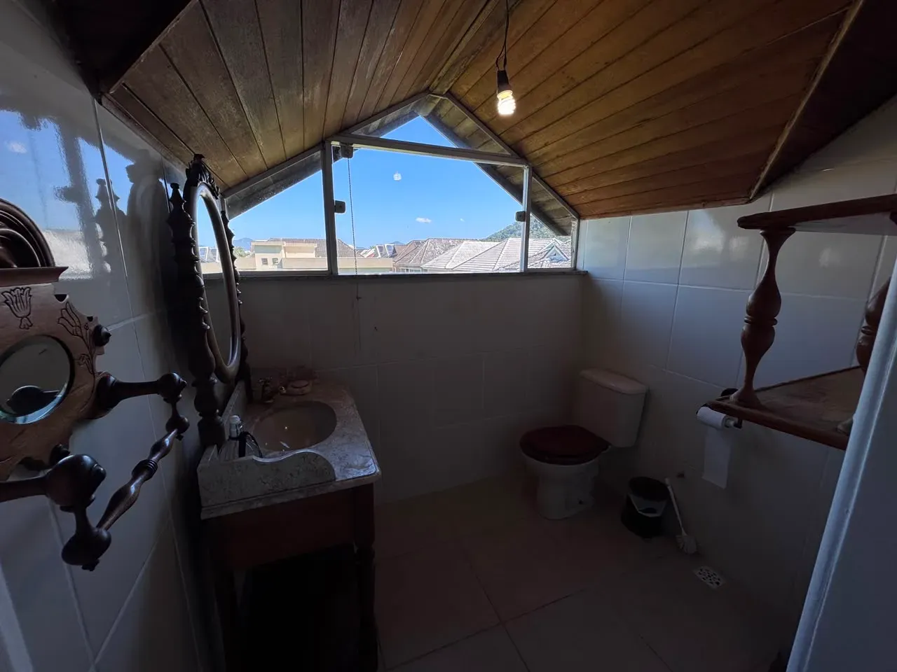 Rental house with 6 bedrooms and 246 m² — photo 30