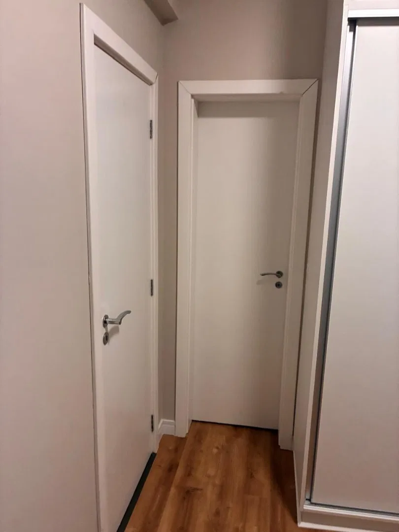 Departamento con piso de madera o laminado en Curitiba — photo 23