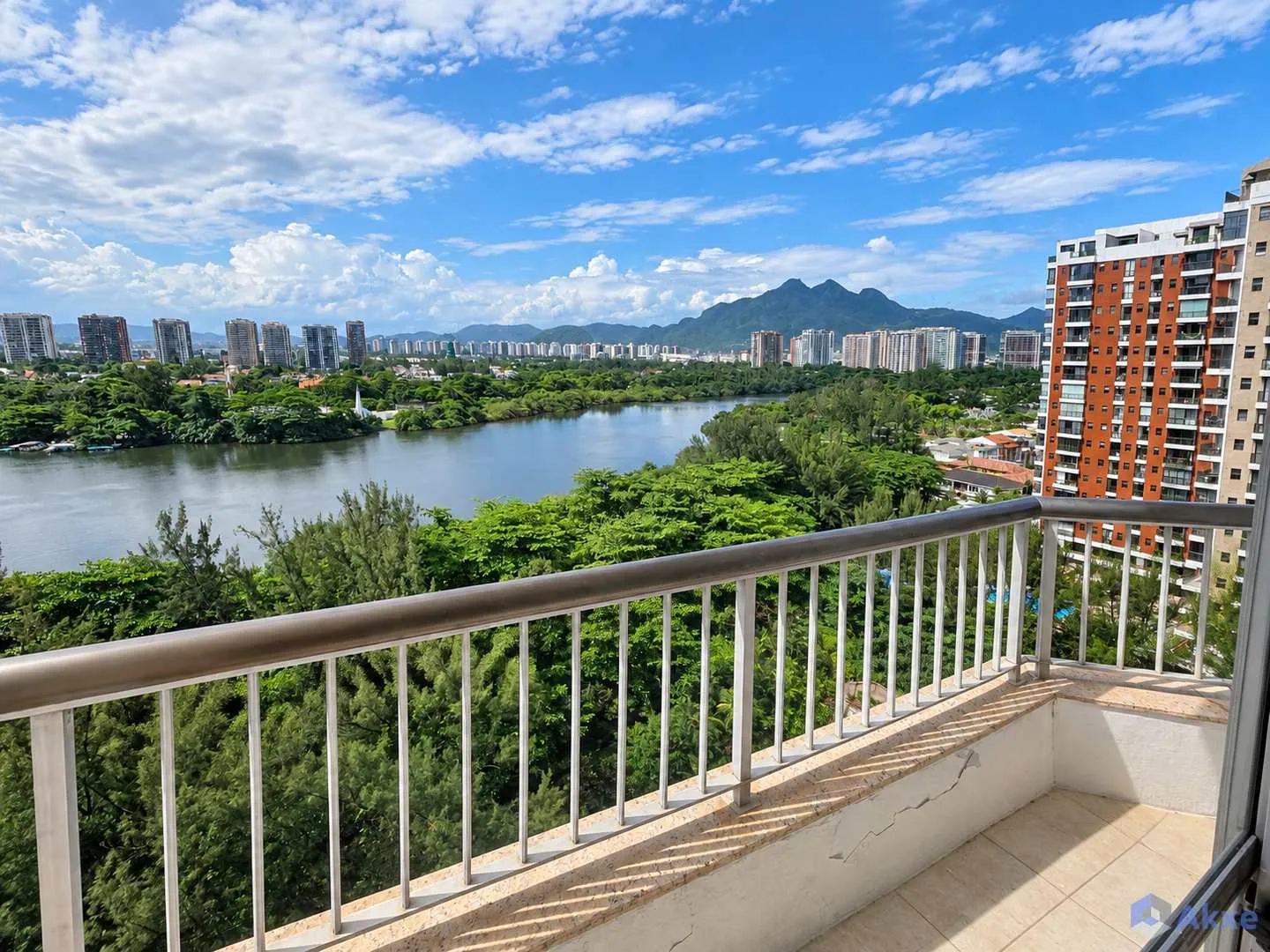 Apartment on the 13th floor with a water view — photo 10