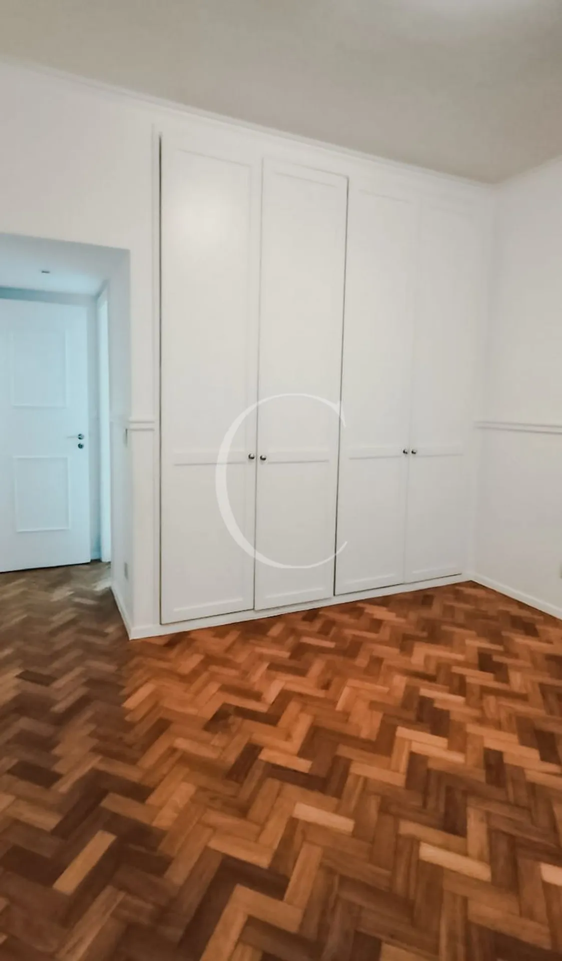 Unfurnished 180 m² apartment with 4 en-suite bedrooms — photo 17