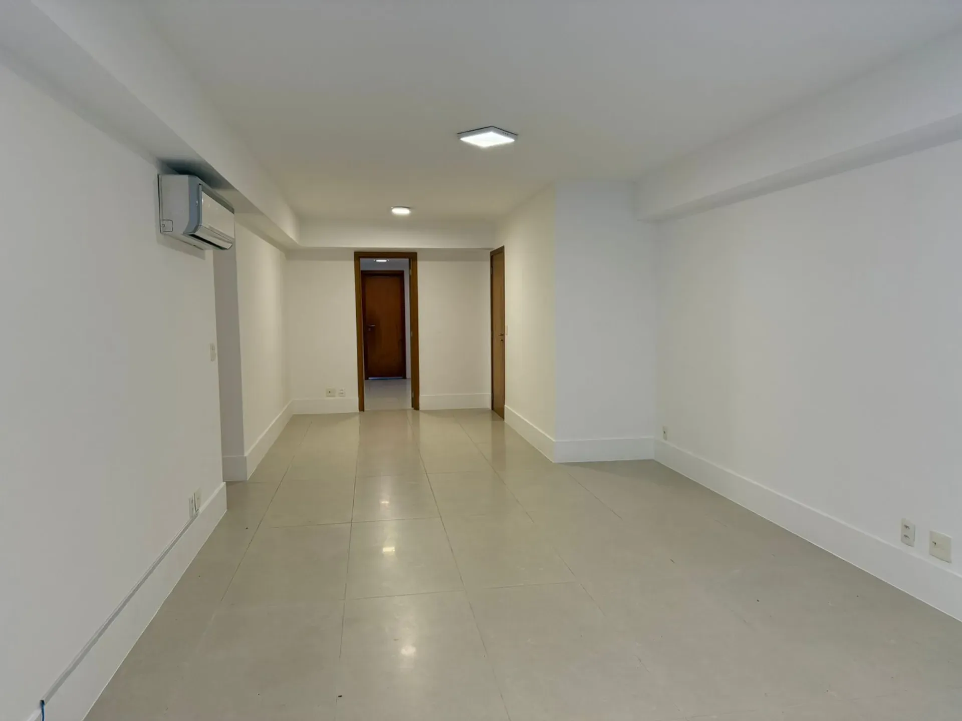 Apartamento com 4 quartos e 5 banheiros, 193 m² — photo 2