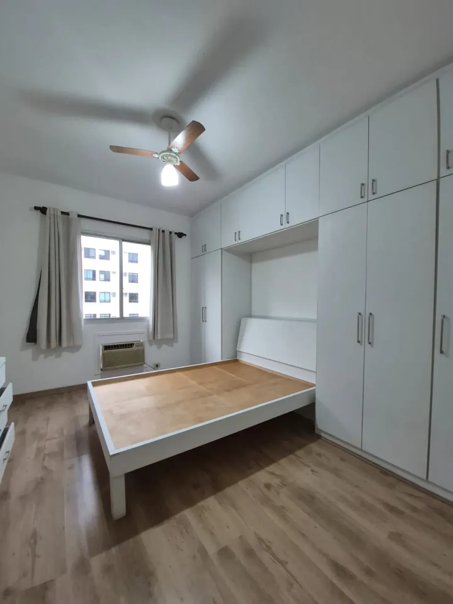 Home office in a 3-bedroom apartment, 140 m² — photo 41
