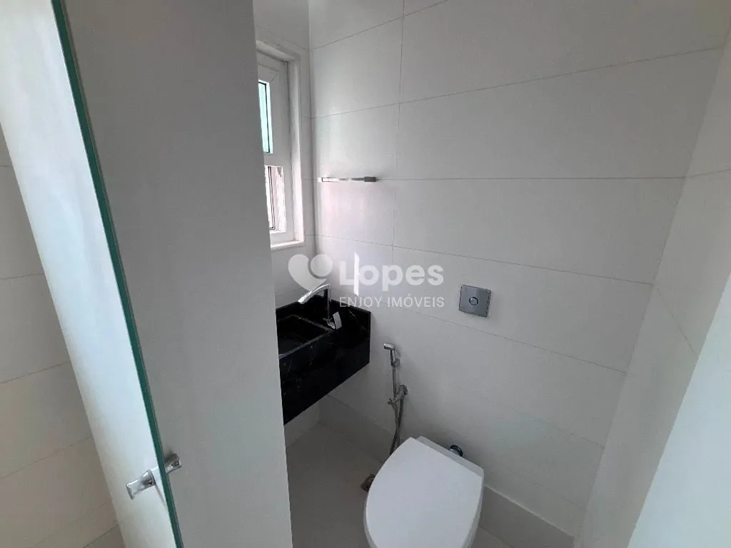 Unfurnished house with 7 bedrooms and 10 bathrooms — photo 7