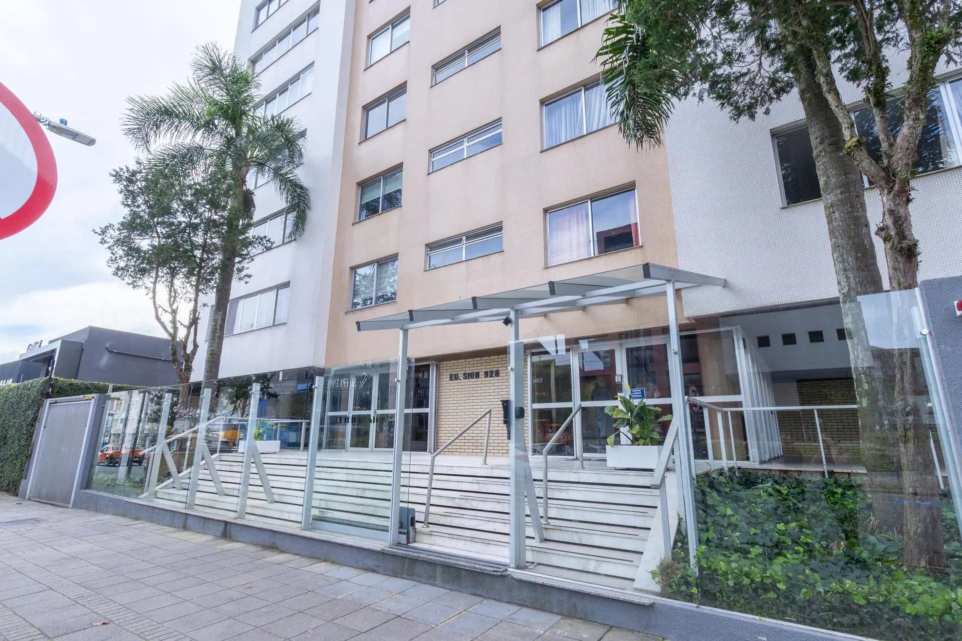 Furnished apartment, 283 m², with a glass-enclosed balcony — photo 17