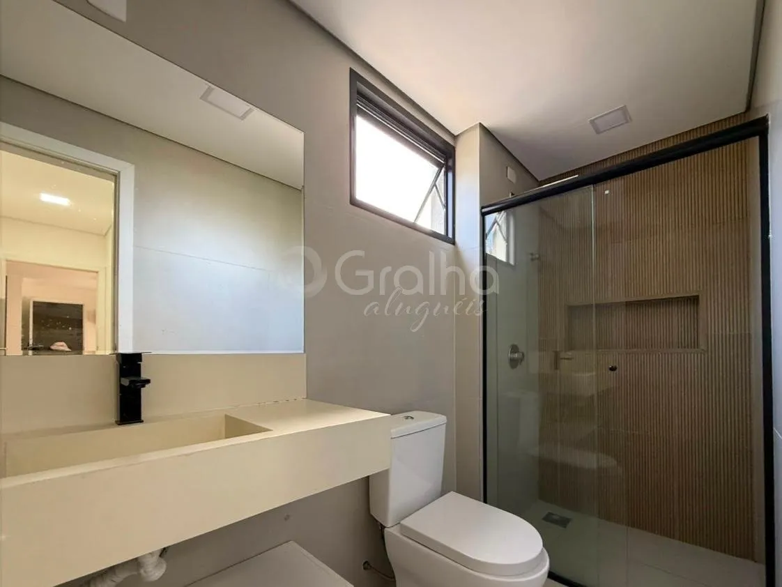 3-bedroom apartment with a glass-enclosed balcony — photo 16