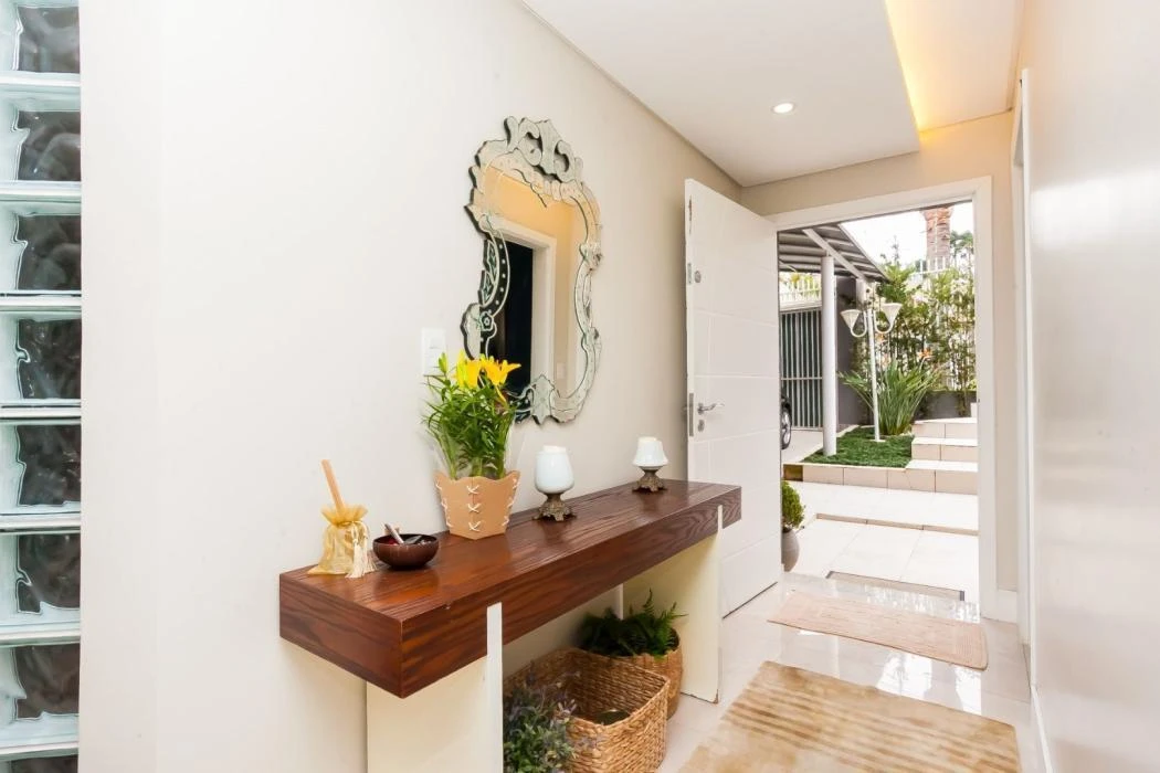4-bedroom house with floor-to-ceiling windows — photo 25