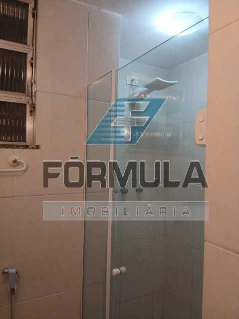 One-bedroom apartment in a building with a gym — photo 12