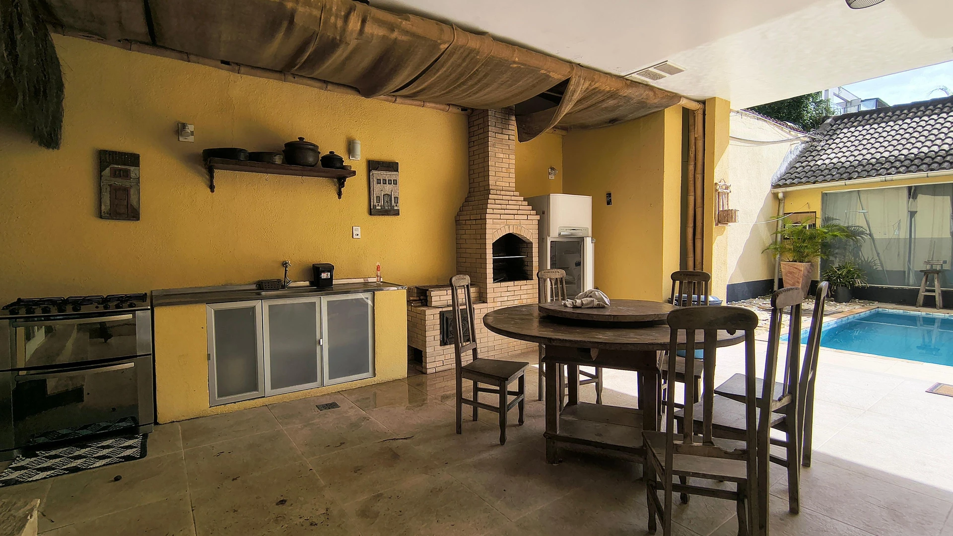 Furnished house with 7 bedrooms and open-plan kitchen — photo 39