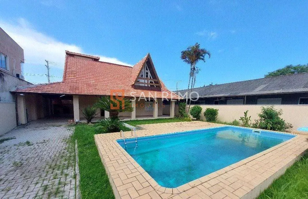 200 m² house with a fireplace and a grill on the balcony — photo 34