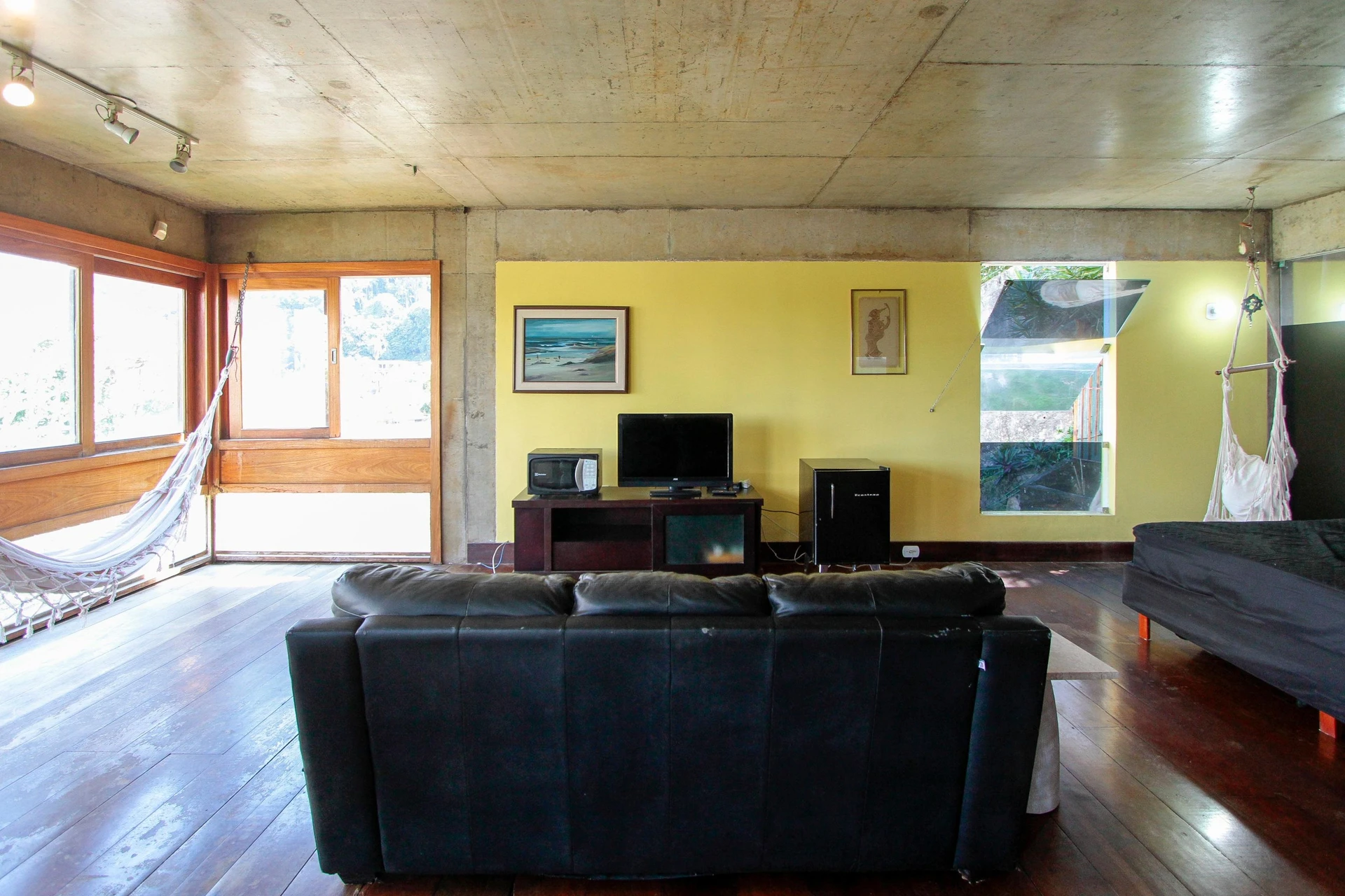 Apartamento de 109 m² com banheira e janelas do piso ao teto — photo 2