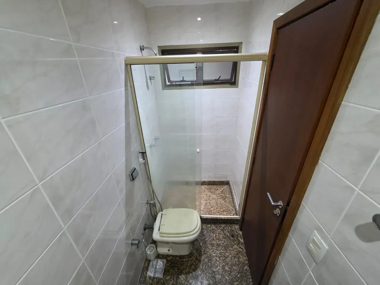 3-bedroom apartment with a bathtub — photo 14