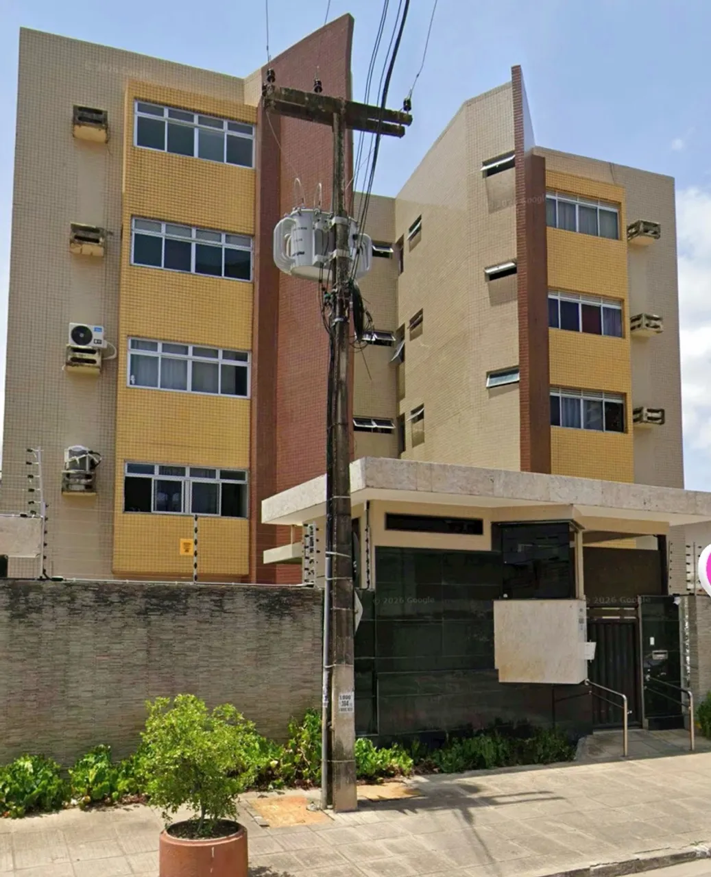 3-bedroom apartment in a building with a pool — photo 12
