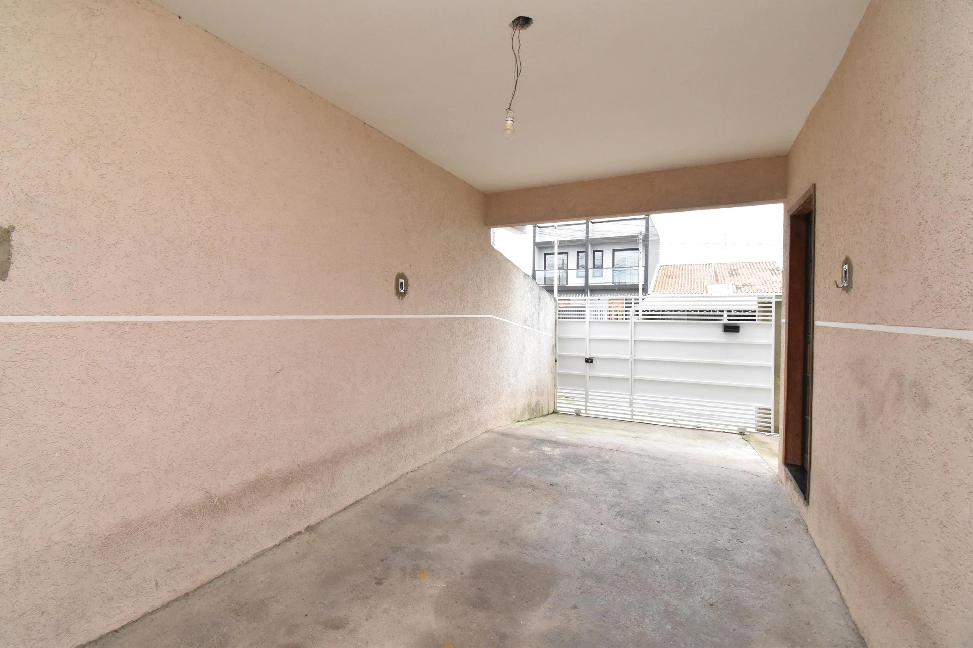 3-bedroom house with 2 bathrooms and open parking — photo 6
