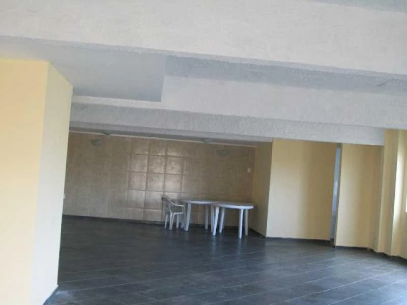 One-bedroom apartment in a building with a gym — photo 22