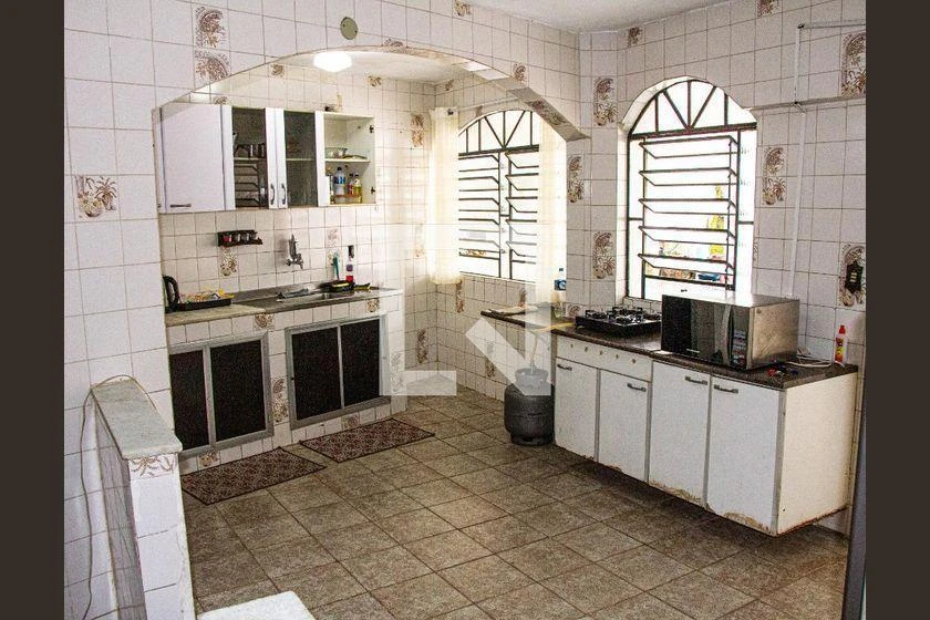 Casa mobiliada com 1 quarto e 70 m², 2 vagas