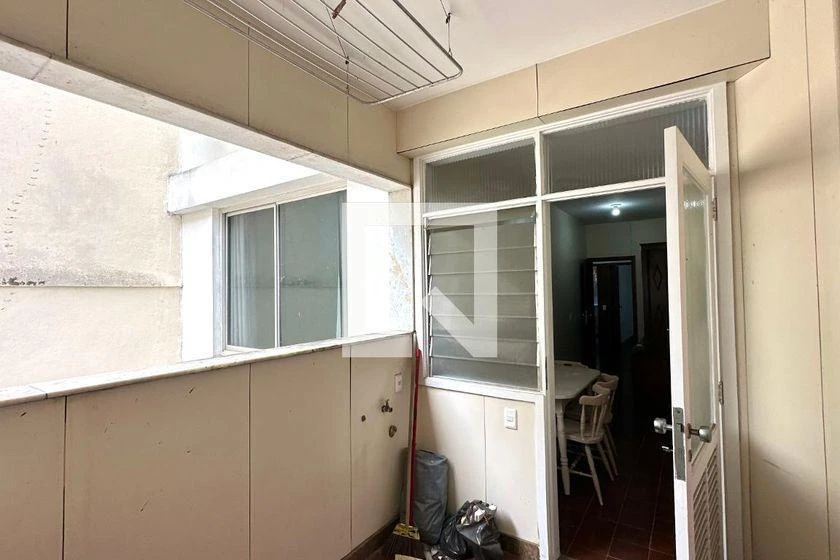 Glass-enclosed balcony in a 4-bedroom apartment, 113 m² — photo 42
