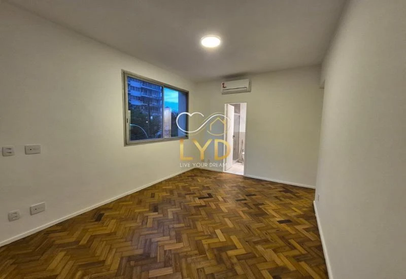 3-bedroom apartment with floor-to-ceiling windows — photo 21